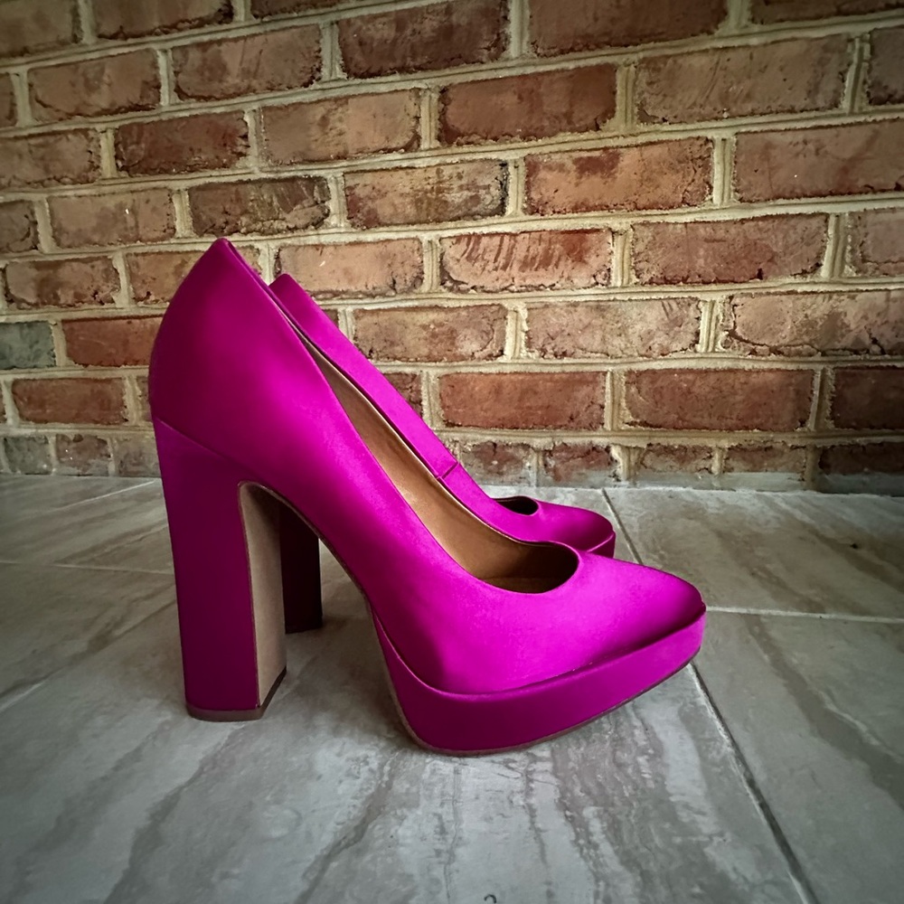 Jessica Simpson Hot Pink Platform Pumps - Picture 2 of 7